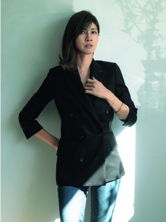 『STORY』１月号では表紙に初登場の内田有紀さんが27年前の自分と奇跡の共演！ 大特集ではOver45世代