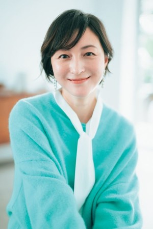 『STORY』１月号では表紙に初登場の内田有紀さんが27年前の自分と奇跡の共演！ 大特集ではOver45世代