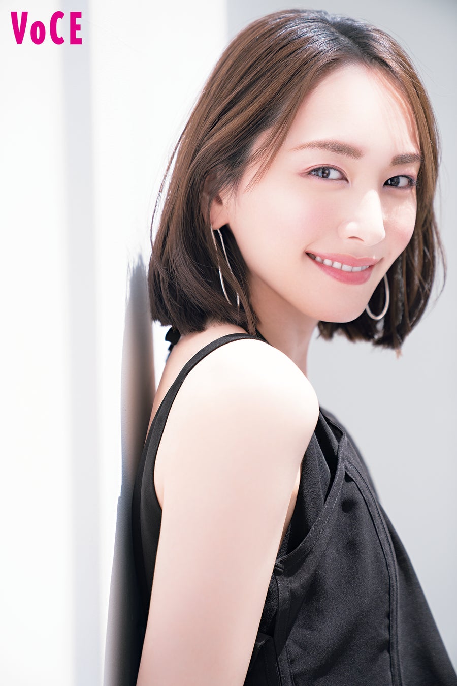 VOCE8月号表紙に美しすぎる新垣結衣が登場！　2022上半期ベストコスメ発表も！のサブ画像2