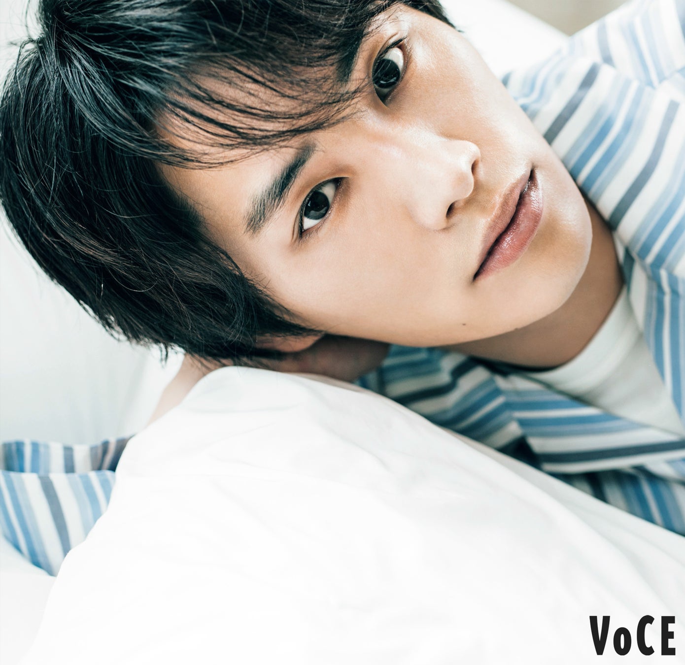 VOCE8月号表紙に美しすぎる新垣結衣が登場！　2022上半期ベストコスメ発表も！のサブ画像5
