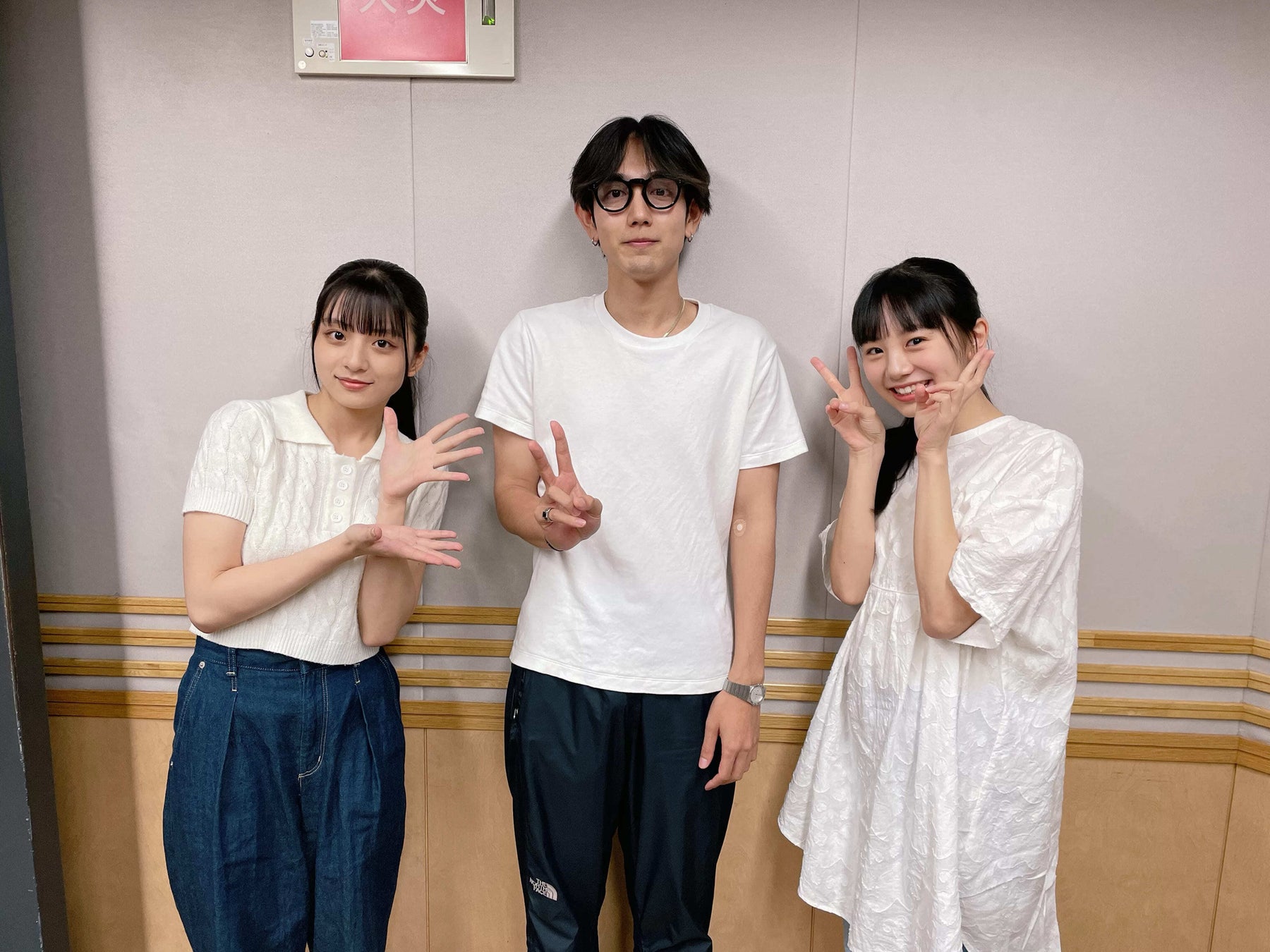 僕が見たかった青空「デビュー曲のダンスは1日で振り入れした！」のサブ画像1_左から）西森杏弥、駒木根葵汰、塩釜菜那