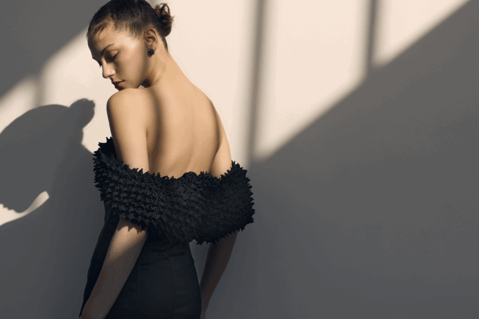 日本の伝統工芸「有松絞り」を取り入れた一点物のドレス3型『MIRROR MIRROR』でトラディショナルクラフトドレスのレンタルを開始のメイン画像